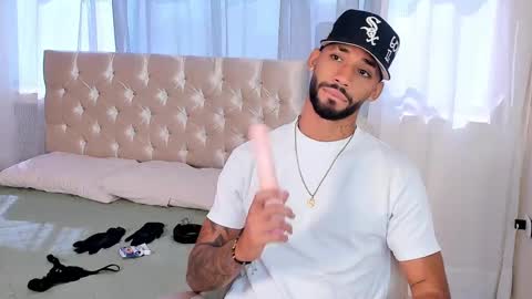 Theo Sky online show from September 2025 01:33:02 PM