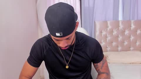 Theo Sky online show from October 2025 06:04:01 PM