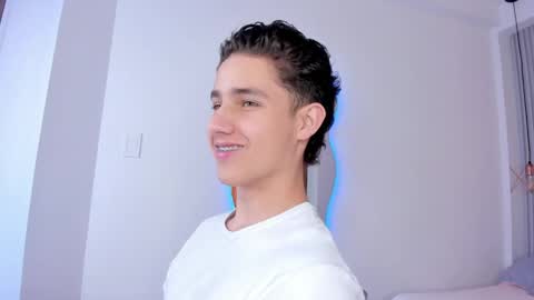 Snapshot of theohawke_ chatting on January 2025 04:38:01 PM THEO- MATEO online show from January 2025 04:38:01 PM