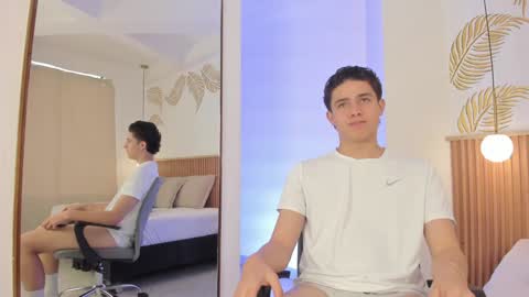 Snapshot of theohawke_ chatting on January 2025 04:36:01 PM THEO- MATEO online show from January 2025 04:36:01 PM