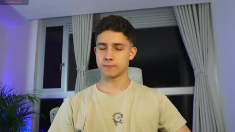 Snapshot of theohawke_ chatting on March 2025 11:48:01 PM THEO- MATEO online show from March 2025 11:48:01 PM