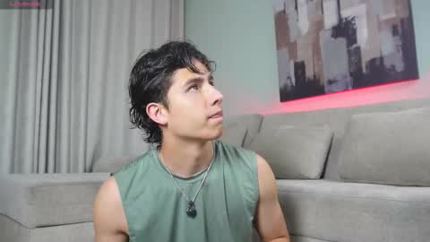 Snapshot of theohawke_ chatting on November 2025 12:21:01 AM THEO- MATEO online show from November 2025 12:21:01 AM