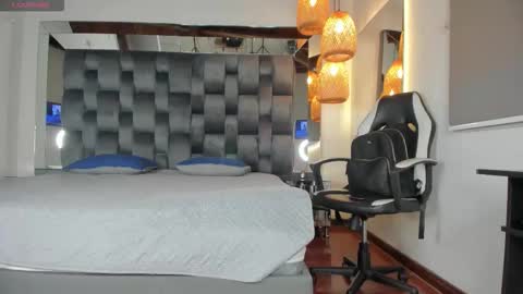 Snapshot of thepam_boobs chatting on February 2026 11:05:02 AM Pamela online show from February 2026 11:05:02 AM