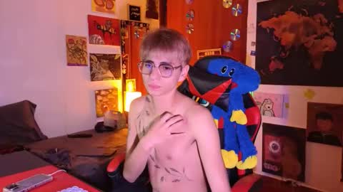 Matt independent model  online show from April 2026 08:48:01 PM