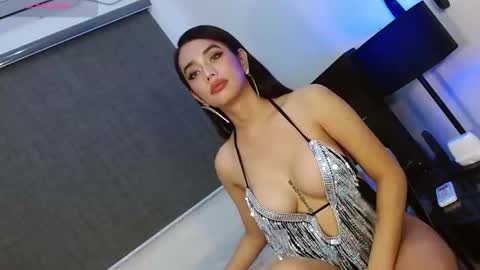 Snapshot of thequeenofsexx chatting on January 2025 01:36:02 PM Amber DONT FORGET TO FOLLOW ME AND THUMBS UP online show from January 2025 01:36:02 PM