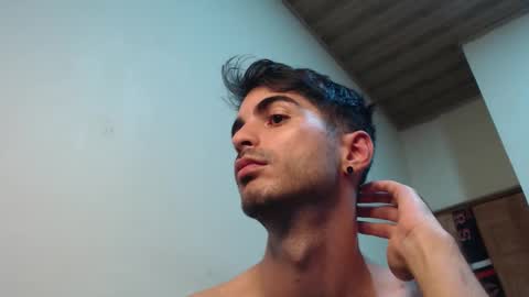 Santiago Enrique online show from September 2025 04:58:01 AM