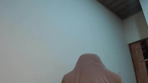 Snapshot of therazhanen chatting on May 2026 04:06:02 AM Santiago Enrique online show from May 2026 04:06:02 AM