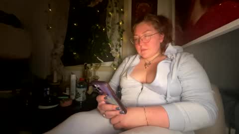 Snapshot of thesashadomme chatting on December 2024 01:34:01 AM The Sasha Domme online show from December 2024 01:34:01 AM