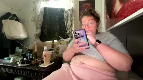 Snapshot of thesashadomme chatting on January 2025 04:56:02 PM The Sasha Domme online show from January 2025 04:56:02 PM