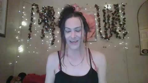 Snapshot of thesillymillie chatting on May 2026 06:12:02 PM sillymillie0 online show from May 2026 06:12:02 PM