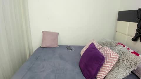 Snapshot of thesquadsex04 chatting on December 2024 05:05:02 AM Camila online show from December 2024 05:05:02 AM