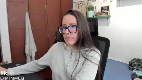 Nicole online show from December 2025 08:17:01 PM