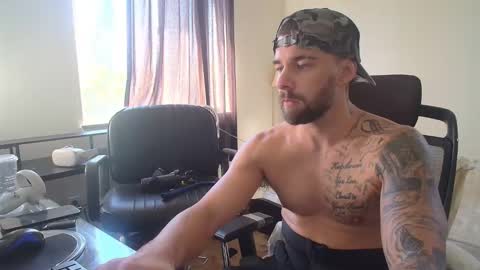 Snapshot of theufcfan_8181 chatting on October 2025 09:15:02 PM troy online show from October 2025 09:15:02 PM