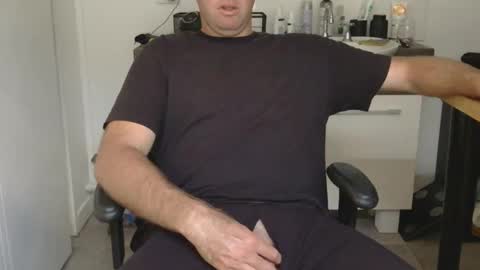 Snapshot of theuncutsussie chatting on February 2026 11:05:02 PM Theuncutaussie online show from February 2026 11:05:02 PM