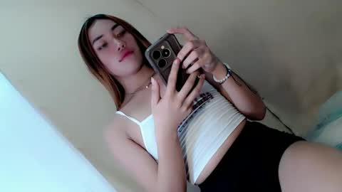 Snapshot of thewhoremistress05 chatting on March 2025 05:51:01 AM stella online show from March 2025 05:51:01 AM