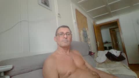 Snapshot of thhe13 chatting on January 2025 12:31:02 PM thhe13 online show from January 2025 12:31:02 PM