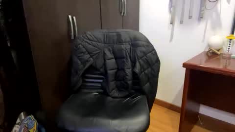 thiago_happy online show from December 2025 03:48:01 AM