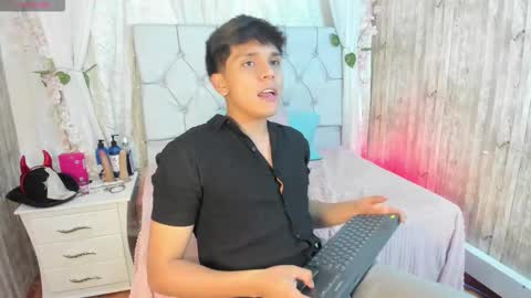 thiago online show from November 2025 02:17:02 AM