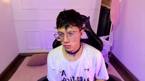 Snapshot of thiago_n_sam chatting on October 2025 02:45:01 AM thiago_n_sam online show from October 2025 02:45:01 AM