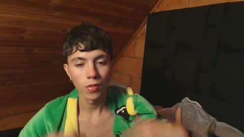 Snapshot of thiago_n_sam chatting on October 2025 07:20:01 AM thiago_n_sam online show from October 2025 07:20:01 AM