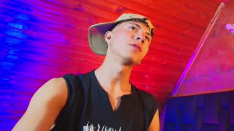 thiago_n_sam online show from November 2025 09:35:02 PM