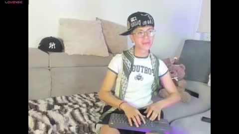 thiago_n_sam online show from July 2026 06:30:01 AM