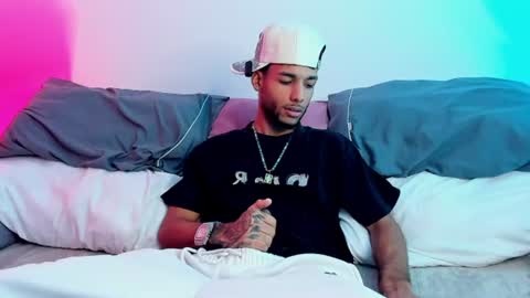 Snapshot of thiagoferreti_ chatting on June 2026 04:35:01 AM ThiagoFerreti online show from June 2026 04:35:01 AM