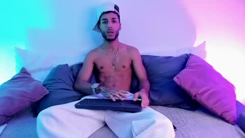 Snapshot of thiagoferreti_ chatting on June 2026 04:28:01 AM ThiagoFerreti online show from June 2026 04:28:01 AM