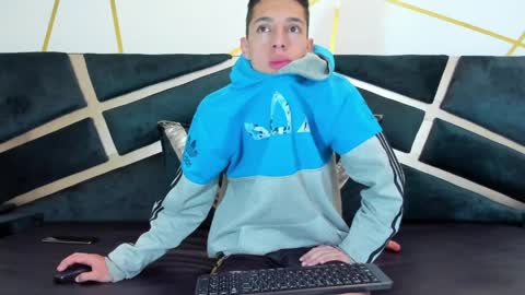 Thiago   online show from April 2026 12:43:02 AM