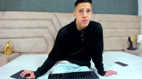 Thiago   online show from June 2026 01:25:01 PM