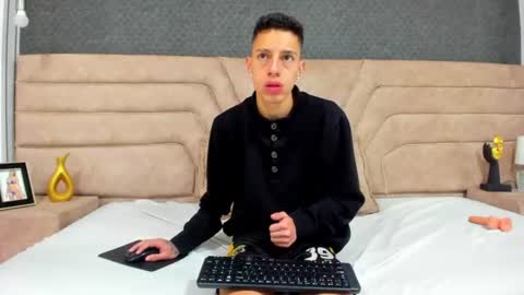 Thiago   online show from June 2026 12:52:02 AM