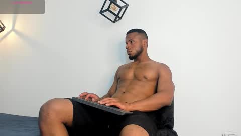 Snapshot of thiagosantos_ chatting on September 2025 06:26:02 AM Thiago Instagram online show from September 2025 06:26:02 AM