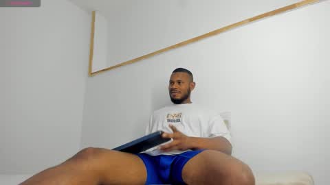 Snapshot of thiagosantos_ chatting on November 2025 11:48:02 PM Thiago Instagram online show from November 2025 11:48:02 PM