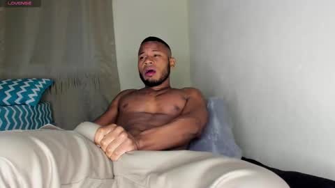 Snapshot of thiagosantos_ chatting on November 2025 04:37:02 AM Thiago Instagram online show from November 2025 04:37:02 AM