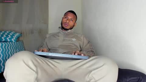 Snapshot of thiagosantos_ chatting on December 2025 12:42:01 AM Thiago Instagram online show from December 2025 12:42:01 AM