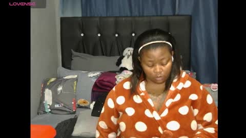 Snapshot of thickcaramel_p chatting on October 2025 07:04:02 PM phindy online show from October 2025 07:04:02 PM