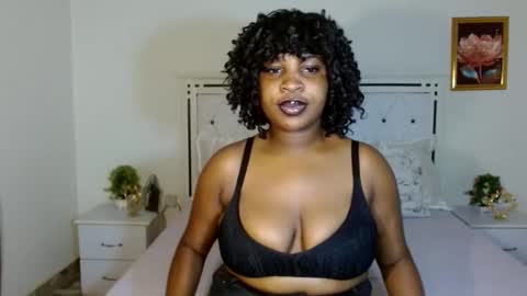 Snapshot of thickebonie chatting on April 2026 05:33:01 AM Nikita online show from April 2026 05:33:01 AM