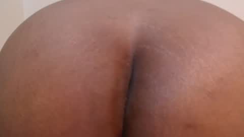 Snapshot of thicksexymellons chatting on February 2025 05:57:02 PM Pat online show from February 2025 05:57:02 PM