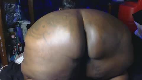 Snapshot of thickumzz41 chatting on February 2026 01:23:02 AM Thickumzz41 online show from February 2026 01:23:02 AM