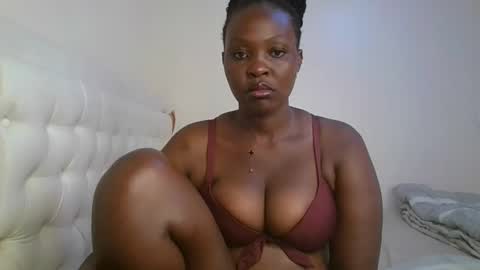 Snapshot of thicky_rue chatting on December 2025 09:46:02 AM Rue online show from December 2025 09:46:02 AM