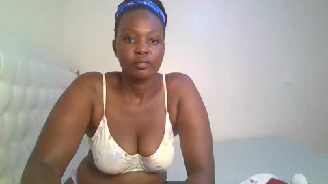 Snapshot of thicky_rue chatting on December 2025 09:05:01 AM Rue online show from December 2025 09:05:01 AM