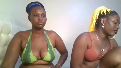 Snapshot of thicky_rue chatting on December 2025 12:07:02 AM Rue online show from December 2025 12:07:02 AM