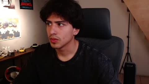 Snapshot of thieves_us chatting on April 2026 07:00:01 PM thieves_us online show from April 2026 07:00:01 PM