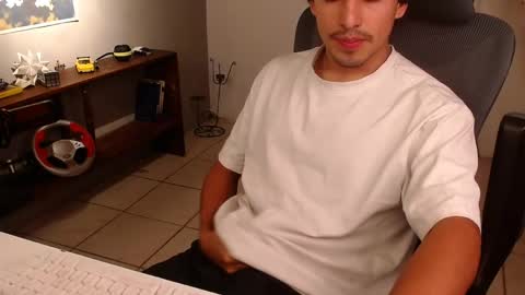 Snapshot of thieves_us chatting on April 2026 08:25:02 PM thieves_us online show from April 2026 08:25:02 PM