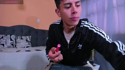 Snapshot of thiiago_tay chatting on March 2025 12:54:02 PM Thiiago online show from March 2025 12:54:02 PM