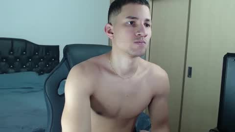 thin_tommy11 online show from January 2025 11:08:01 PM