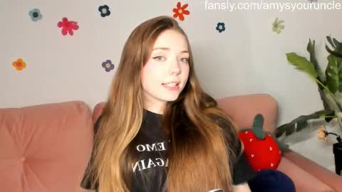 Snapshot of thisisamelia chatting on April 2026 04:55:02 PM Amelia shows on mondays fridays and sundays if anything changes im giving updates on my fansly online show from April 2026 04:55:02 PM