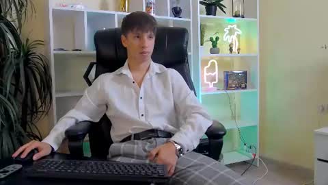 thomas_edisonn online show from July 2026 07:12:01 AM