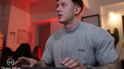 Snapshot of thomas_falcon1 chatting on February 2025 01:35:02 AM Thomas Falcon online show from February 2025 01:35:02 AM