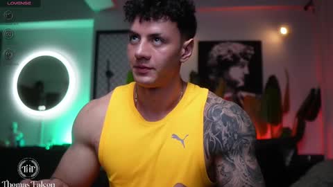 Snapshot of thomas_falcon1 chatting on February 2025 04:32:02 AM Thomas Falcon online show from February 2025 04:32:02 AM